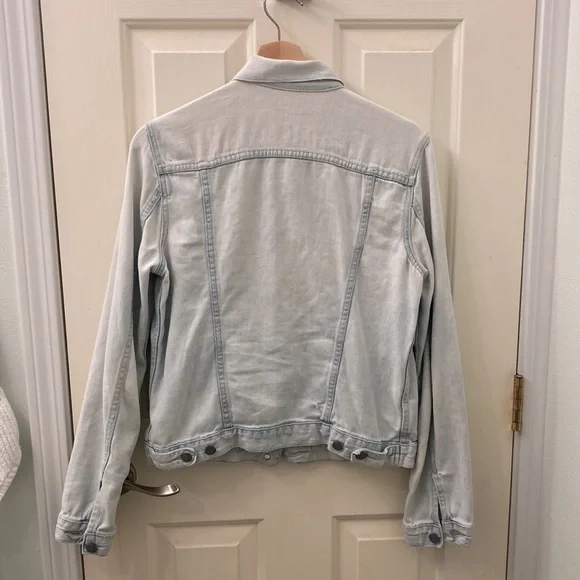 White washed denim jacket, size M. Perfect for fall layers - great condition - Picture 2 of 2